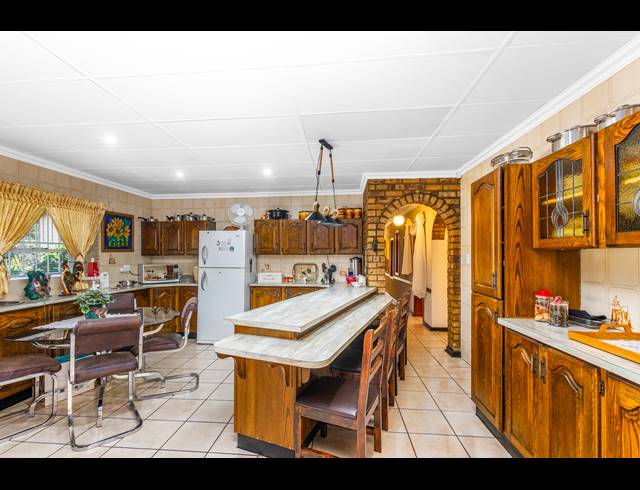 6 BEDROOM FREEHOLD FOR SALE IN SUNWARD PARK